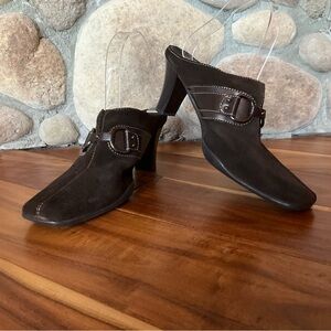 ✔️ Aerosoles Cinch Y2K Suede Mules Size 8